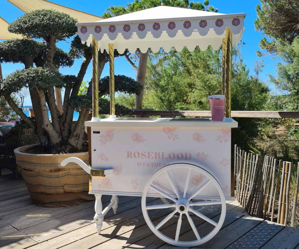 chariot-rose-restaurant-jardin-tropezia (1).jpg